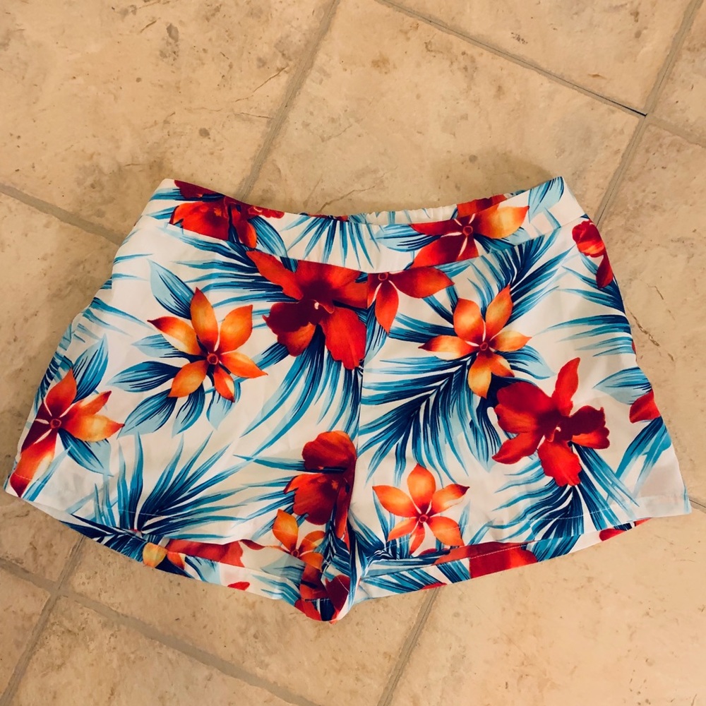 Tropical patterned shorts